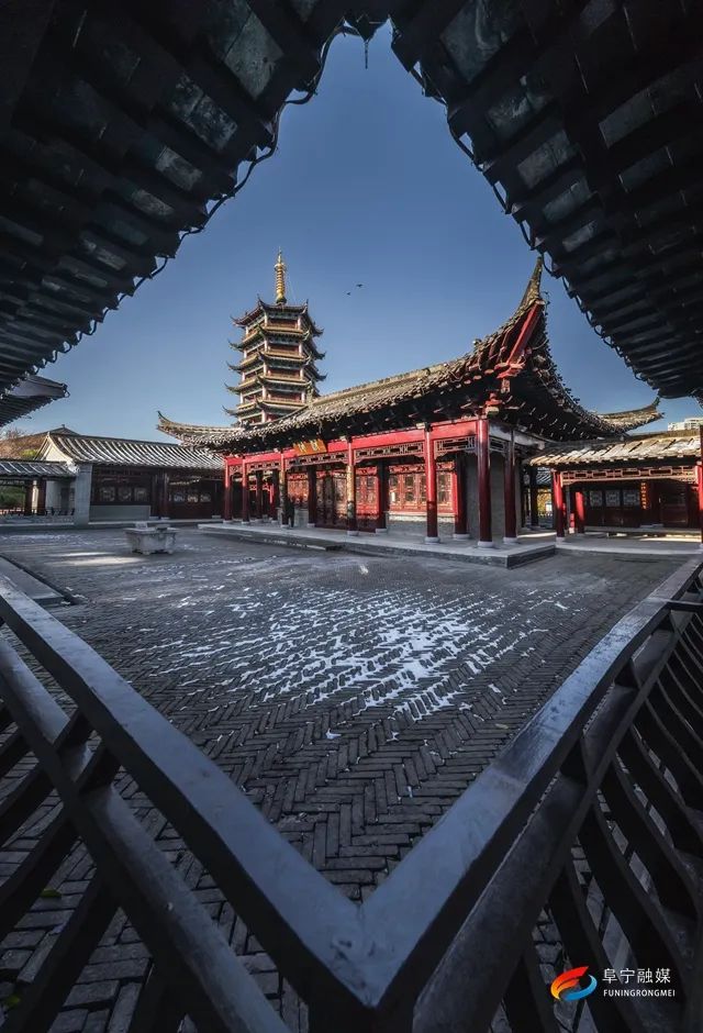 庙湾古城是古代遗迹,是历史的见证,她勾勒出巍巍古城的大致轮廊,折射