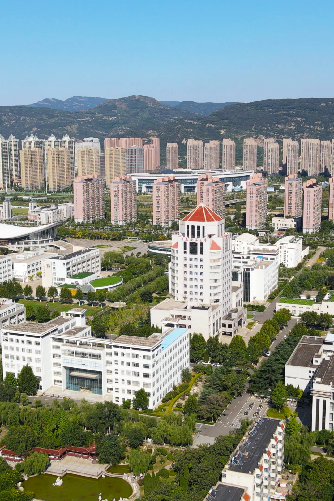 正因如此,江苏海洋大学就坐落于连云港.海,成了连云港的代名词.