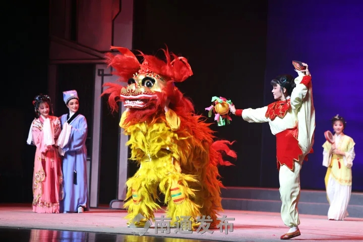 宁波市小百花越剧团越剧《追鱼》更俗剧院上演